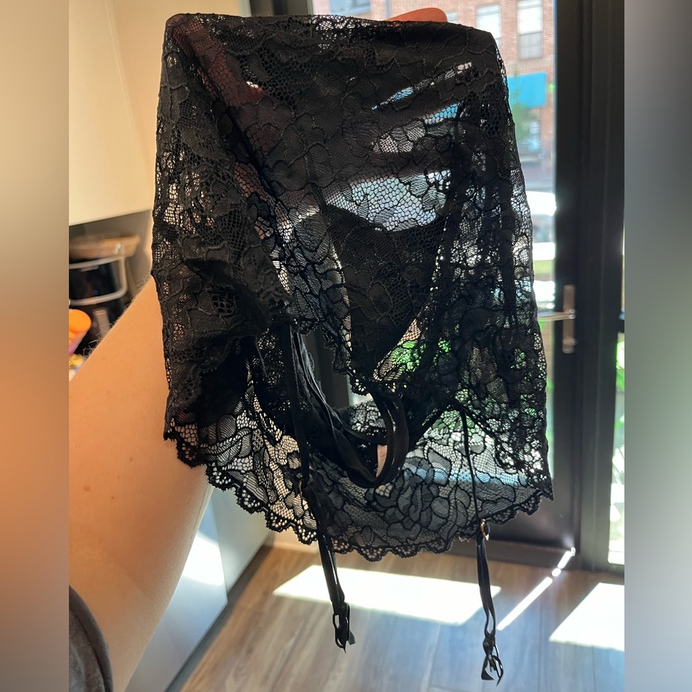 Victoria’s Secret 3 piece black lace set - Picture 4 of 14